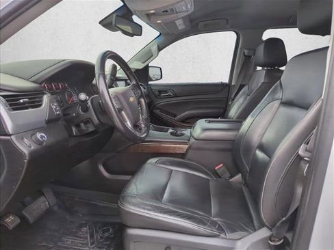 Used 2019 Chevrolet Suburban LT image 8
