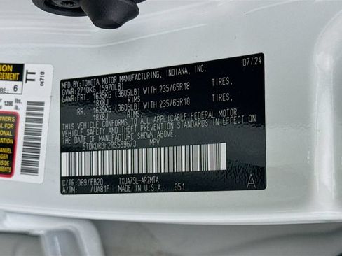 Used 2024 Toyota Highlander XLE AWD/4WD image 34