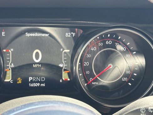 Used 2022 Jeep Wrangler Unlimited Rubicon w/ Xtreme Recon 35" Tire Package AWD/4WD image 19