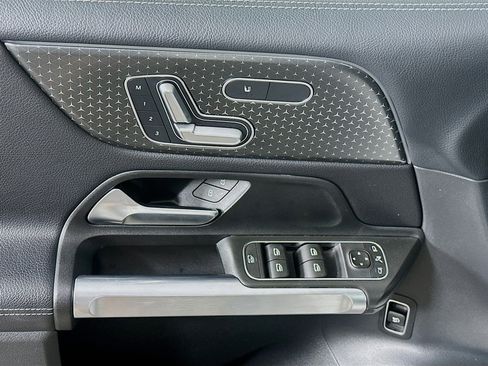 Used 2025 Mercedes-Benz GLB 250 image 15