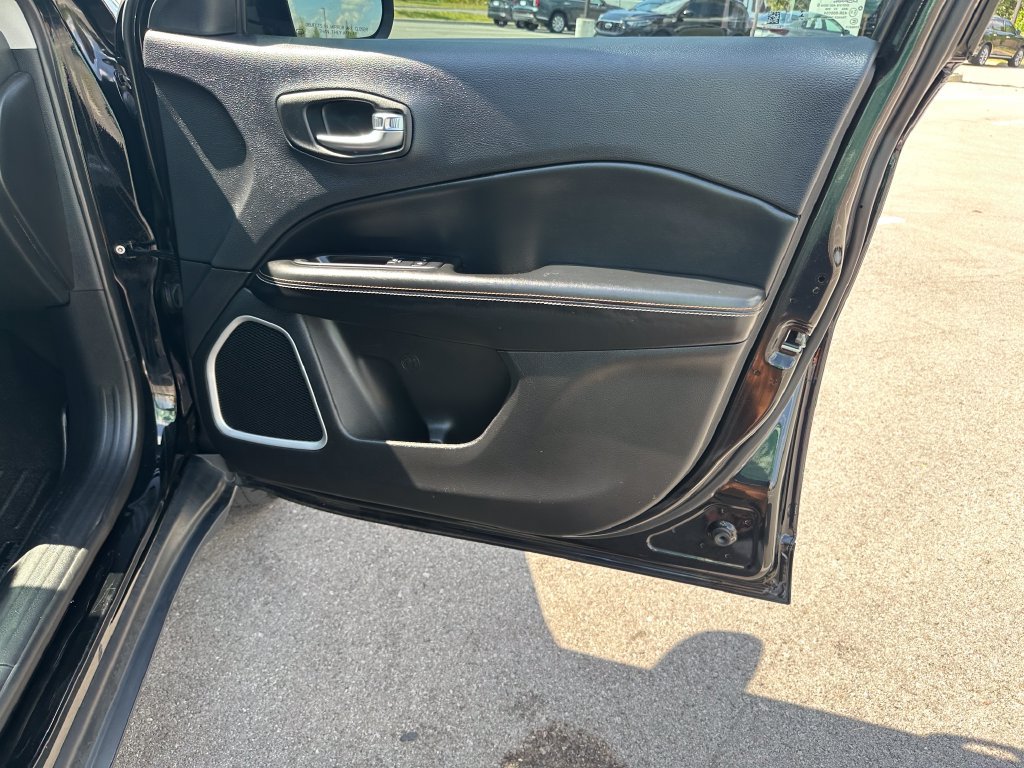 Used 2018 Jeep Compass Latitude w/ Popular Equipment Group AWD/4WD image 20