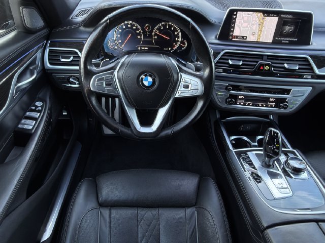 Used 2018 BMW 750i xDrive AWD/4WD image 15