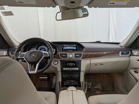 Used 2014 Mercedes-Benz E 350 4MATIC Sedan image 13