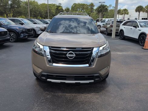 Used 2023 Nissan Pathfinder Platinum AWD/4WD image 9