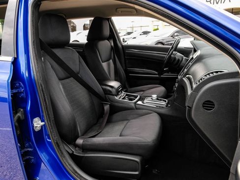 Used 2019 Chrysler 300 Touring w/ Chrome Appearance Package RWD image 36