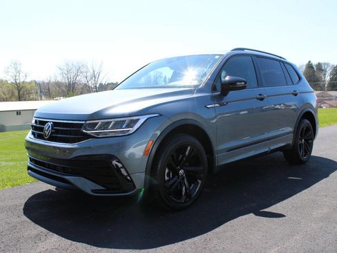 Used 2023 Volkswagen Tiguan SE R-Line image 3