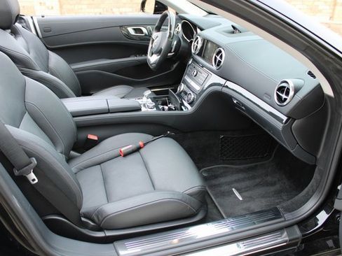 Used 2020 Mercedes-Benz SL 550 image 14