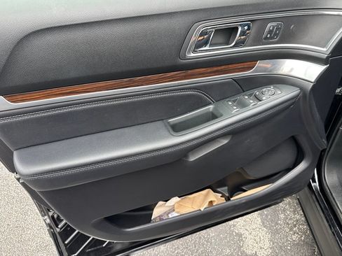 Used 2018 Ford Explorer Limited w/ Ford Safe & Smart Package FWD image 6