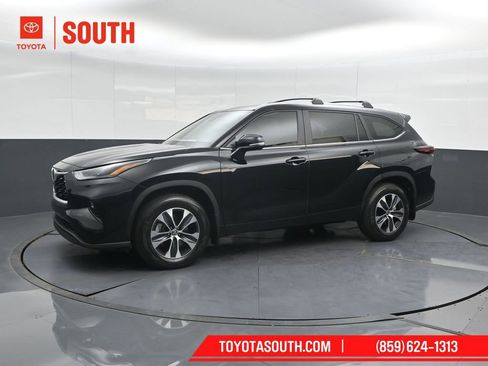 Used 2024 Toyota Highlander XLE image 7