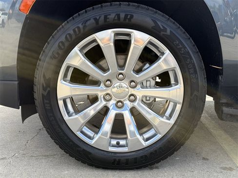 Used 2021 Chevrolet Suburban Premier w/ Premium Package image 9