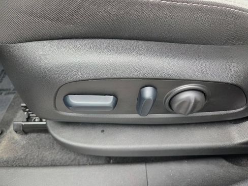Used 2024 Chevrolet Equinox LT FWD image 6