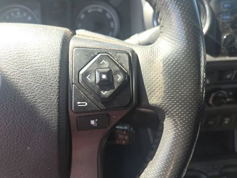 Used 2017 Toyota Tacoma TRD Off-Road AWD/4WD image 13