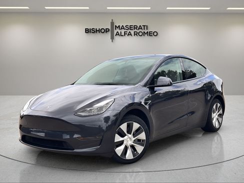 Used 2024 Tesla Model Y 2WD image 2
