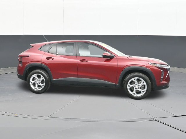 Used 2024 Chevrolet Trax LS w/ LS Convenience Package FWD image 17