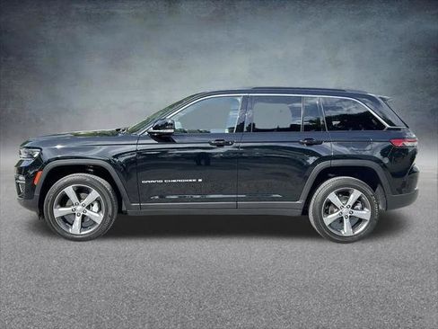 Certified 2025 Jeep Grand Cherokee Limited w/ Trailer Tow Package AWD/4WD image 8