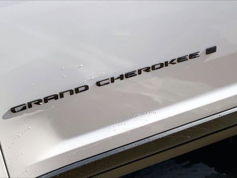 New 2026 Jeep Grand Cherokee Altitude image 15