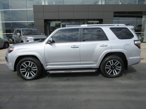 Used 2023 Toyota 4Runner Limited AWD/4WD image 3