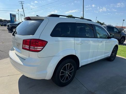 Used 2018 Dodge Journey SE w/ Connectivity Group FWD image 10