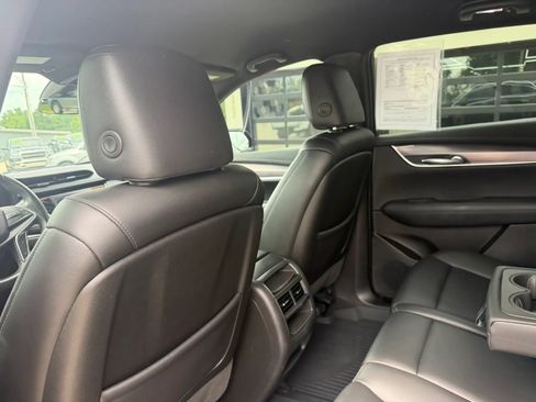Used 2022 Cadillac XT5 Luxury w/ LPO, ONYX Package FWD image 36