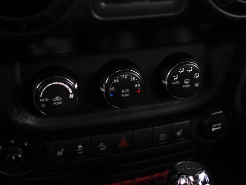 Used 2017 Jeep Wrangler Unlimited Rubicon AWD/4WD image 21