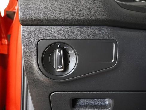 Used 2022 Volkswagen Tiguan SE image 24