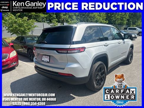 Used 2025 Jeep Grand Cherokee Altitude w/ Trailer Tow Package AWD/4WD image 10