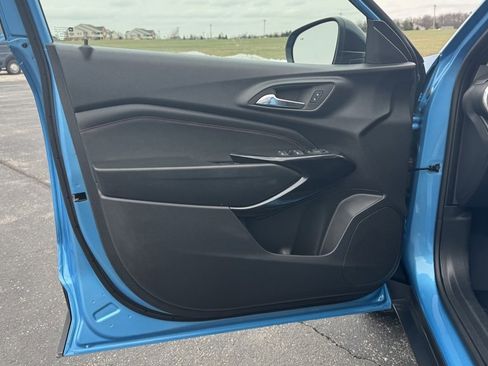 New 2025 Chevrolet Trax RS w/ Sunroof Package image 9