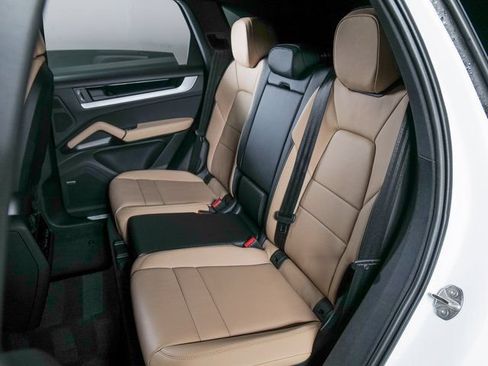 Certified 2026 Porsche Cayenne AWD/4WD image 13