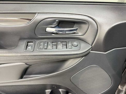Used 2017 Dodge Grand Caravan SE FWD image 15