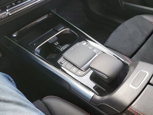 Used 2021 Mercedes-Benz GLB 250 4MATIC image 20