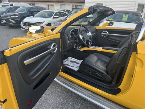 Used 2004 Chevrolet SSR w/ Preferred Equipment Group RWD image 14