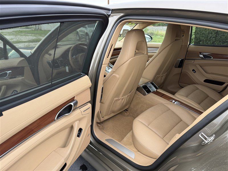 Used 2011 Porsche Panamera RWD image 7