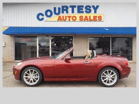 Used 2011 MAZDA MX-5 Miata Grand Touring w/ Premium Pkg image 4