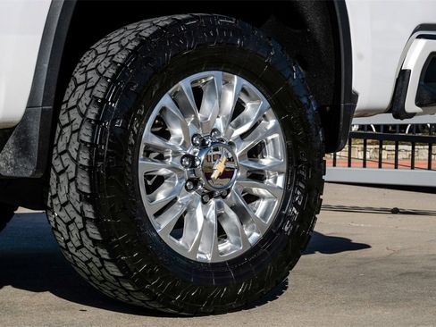 Used 2022 Chevrolet Silverado 2500 High Country w/ Safety Package II image 61