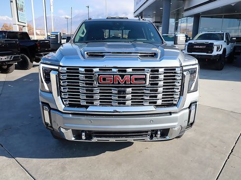 Used 2025 GMC Sierra 3500 Denali w/ Denali Reserve Package image 9