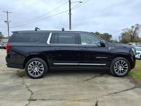 Used 2026 GMC Yukon XL Denali w/ Denali Reserve Package image 8
