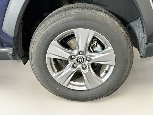 Used 2025 Toyota RAV4 XLE FWD image 11