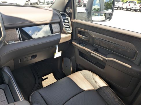 New 2026 RAM 2500 Limited AWD/4WD image 16