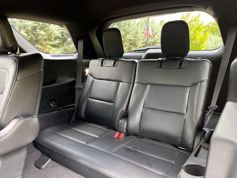 Used 2020 Ford Explorer XLT w/ Equipment Group 202A AWD/4WD image 40