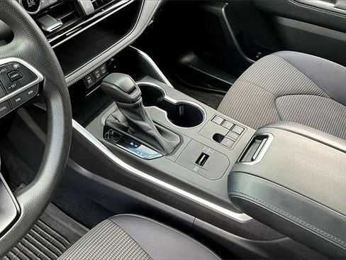Used 2023 Toyota Highlander L image 15