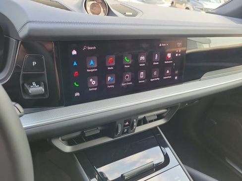 Certified 2025 Porsche Cayenne S AWD/4WD image 33