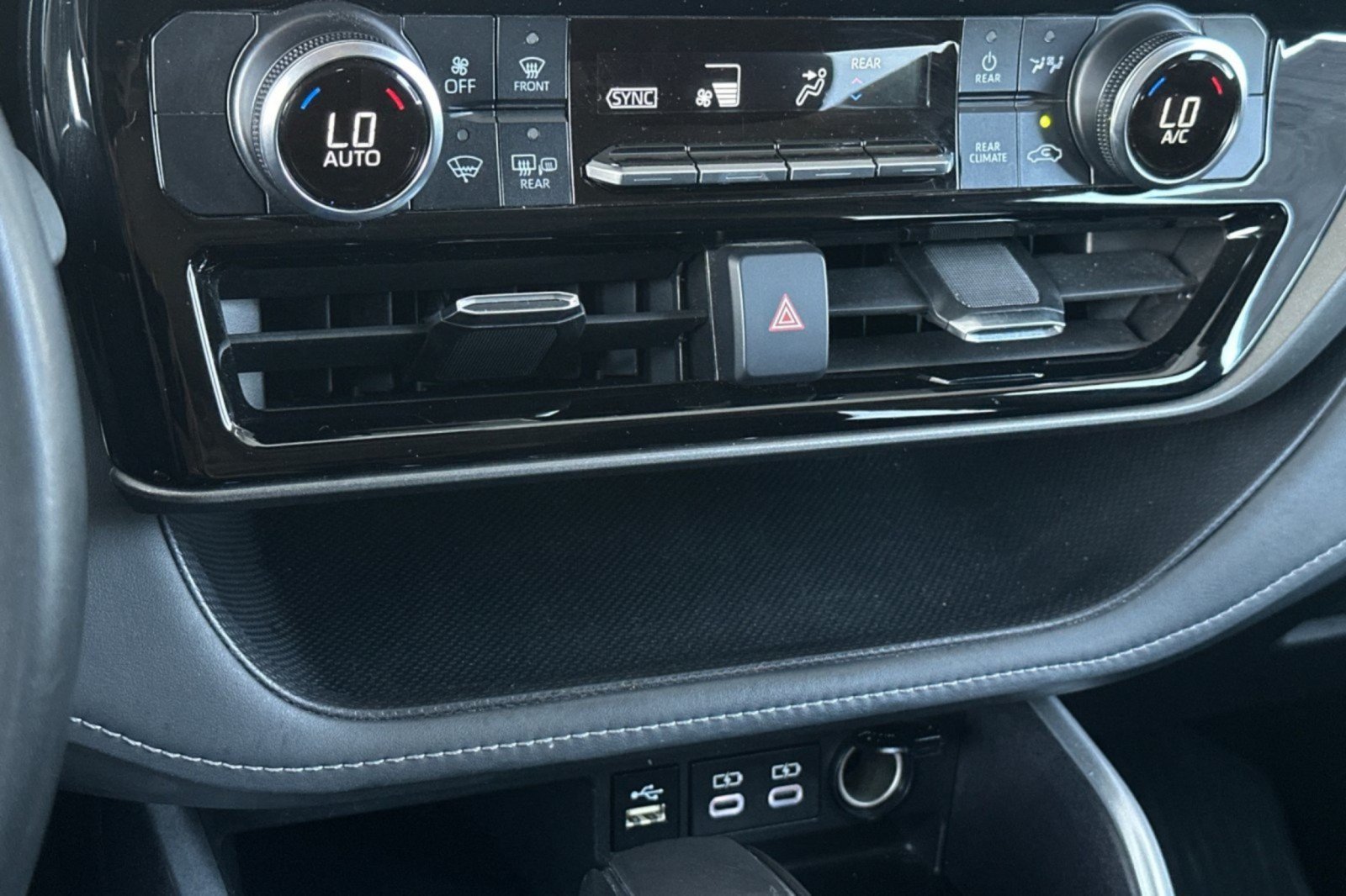 Used 2024 Toyota Highlander LE FWD image 20
