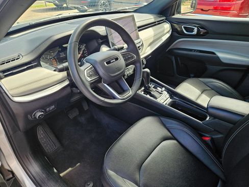 Used 2025 Jeep Compass Limited AWD/4WD image 10