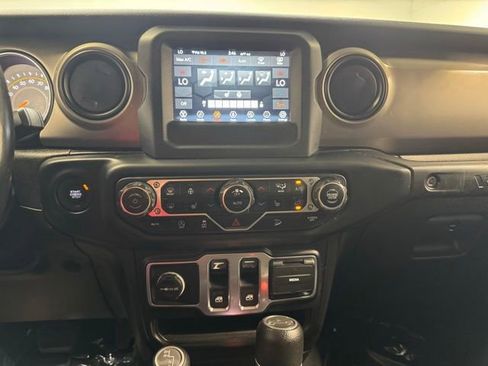 Used 2019 Jeep Wrangler Sport w/ Quick Order Package 24S AWD/4WD image 17