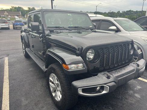 Used 2023 Jeep Gladiator Sport AWD/4WD image 3
