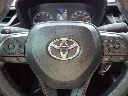 Used 2025 Toyota Corolla LE FWD image 31