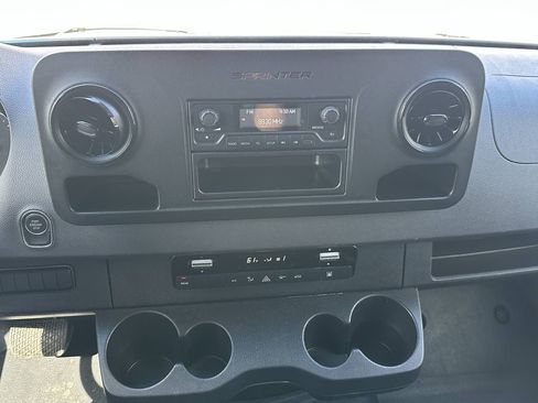 Used 2024 Mercedes-Benz Sprinter 2500 w/ Acoustic Package image 27
