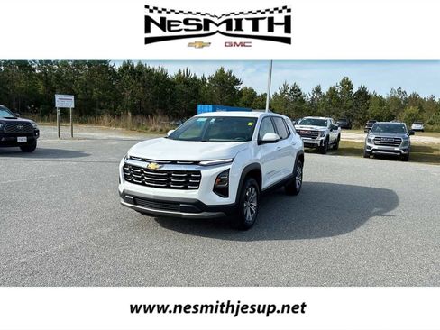 Used 2025 Chevrolet Equinox LT FWD image 1