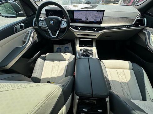 Certified 2025 BMW X7 xDrive40i w/ Executive Package AWD/4WD image 17