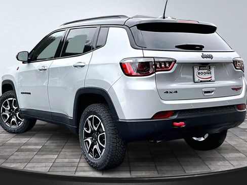 New 2026 Jeep Compass Trailhawk w/ Sun, Sound & Navigation Group AWD/4WD image 3